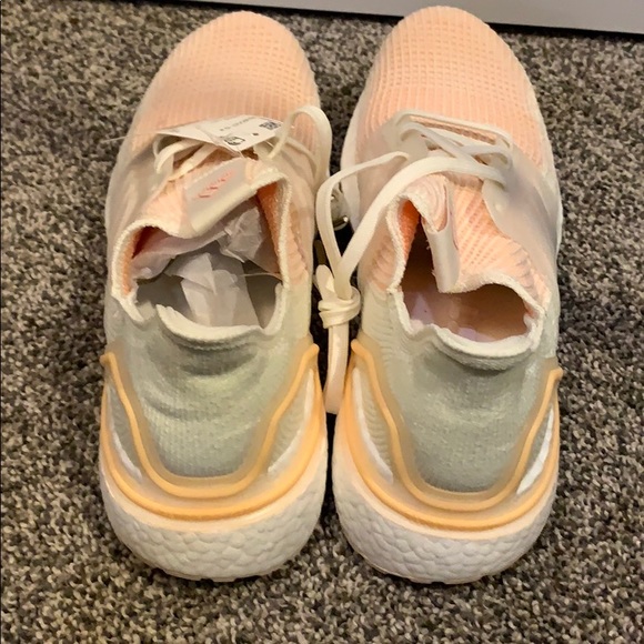 Ultra boost 19 w running shoes adidas NWT box 10.5 - Picture 3 of 7